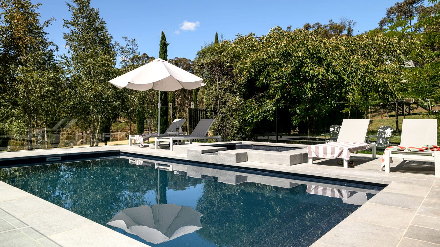 Amazing Villa with Swimming Pool and Lake Access in Hepburn, Victoria