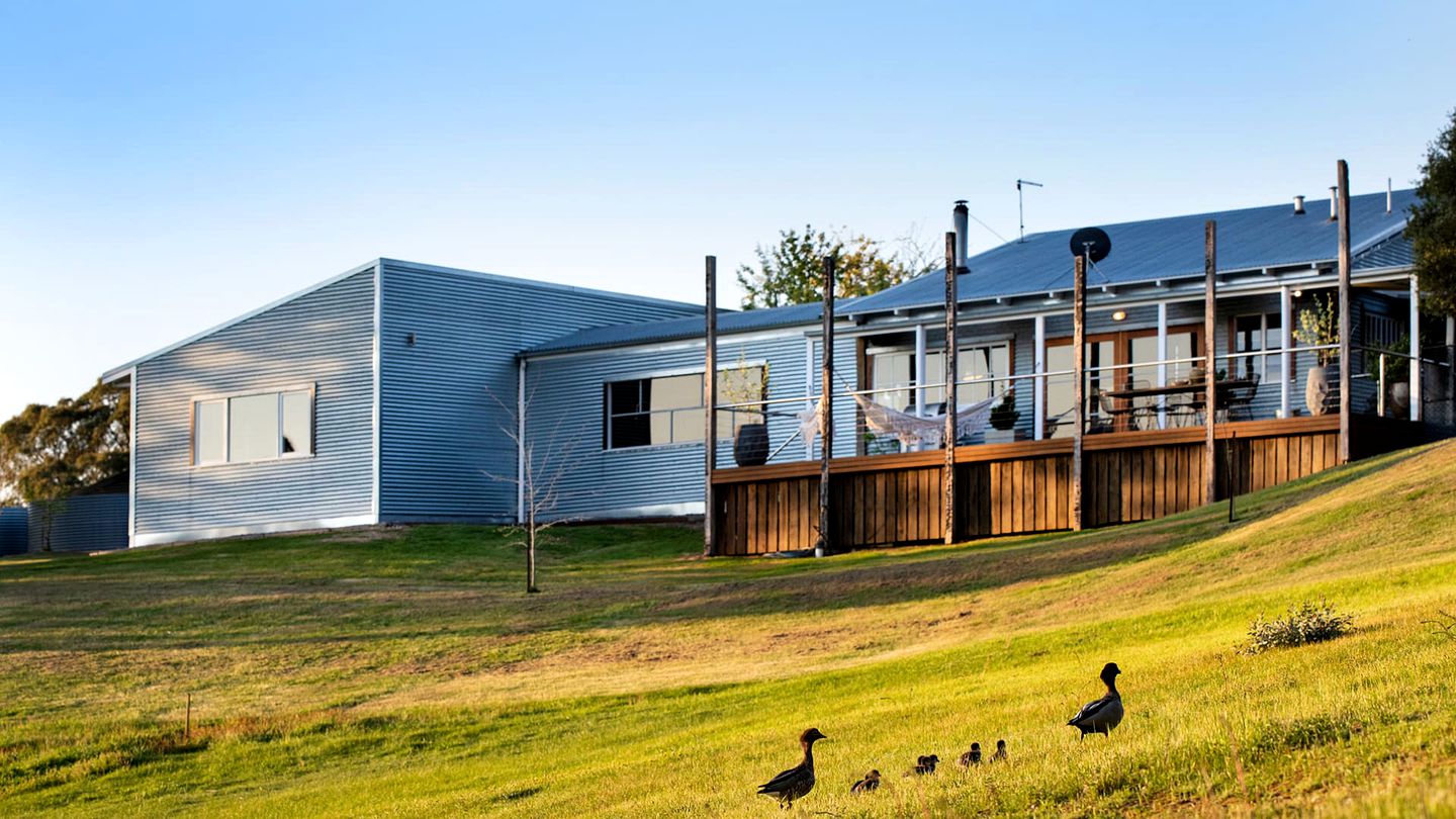 Amazing Villa with Swimming Pool and Lake Access in Hepburn, Victoria