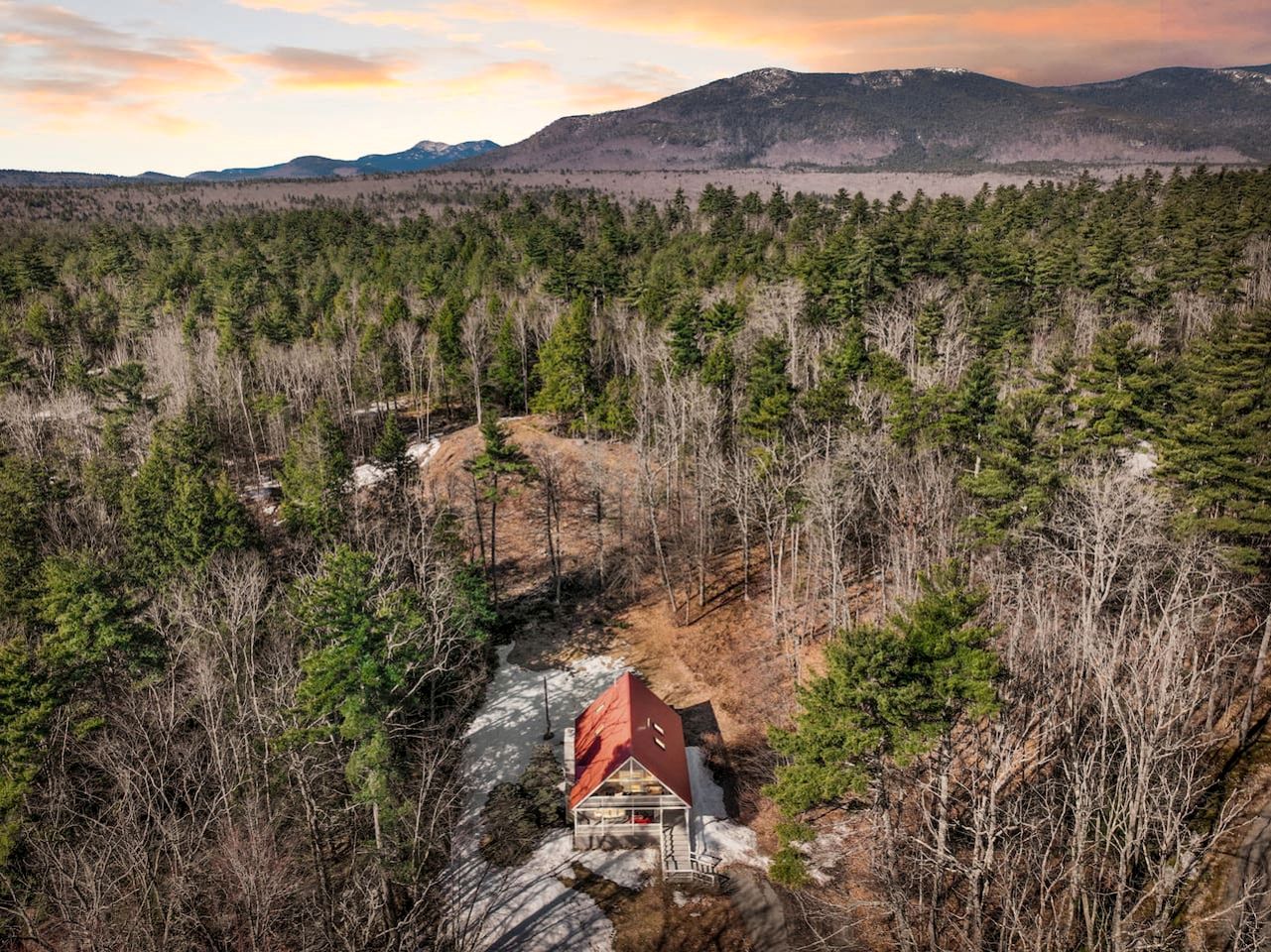 Tranquil and Secluded Cabin with Hot Tub in North Conway, near White Mountain National Forest, NH