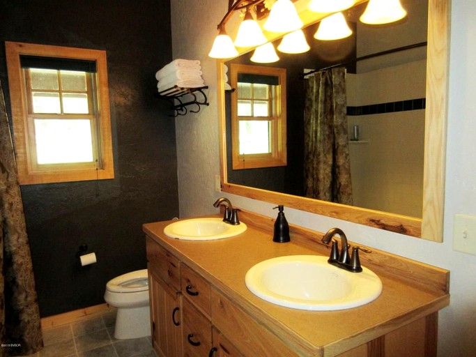 Nature Lodges (Darby, Montana, United States)