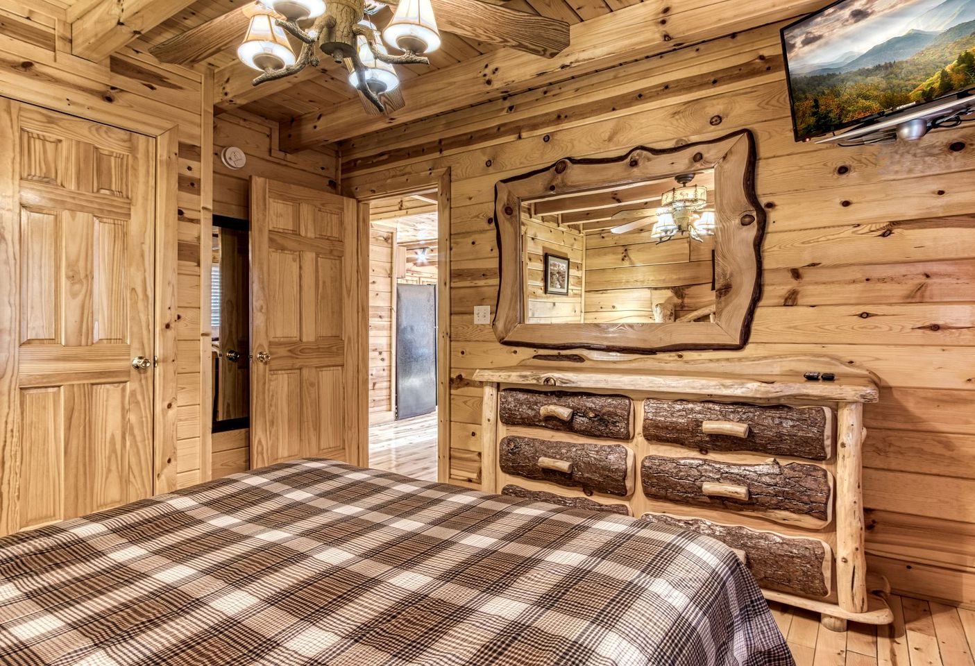 Rustic Elegance Meets Luxury in this Glamping Rental in Sevierville, Tennessee