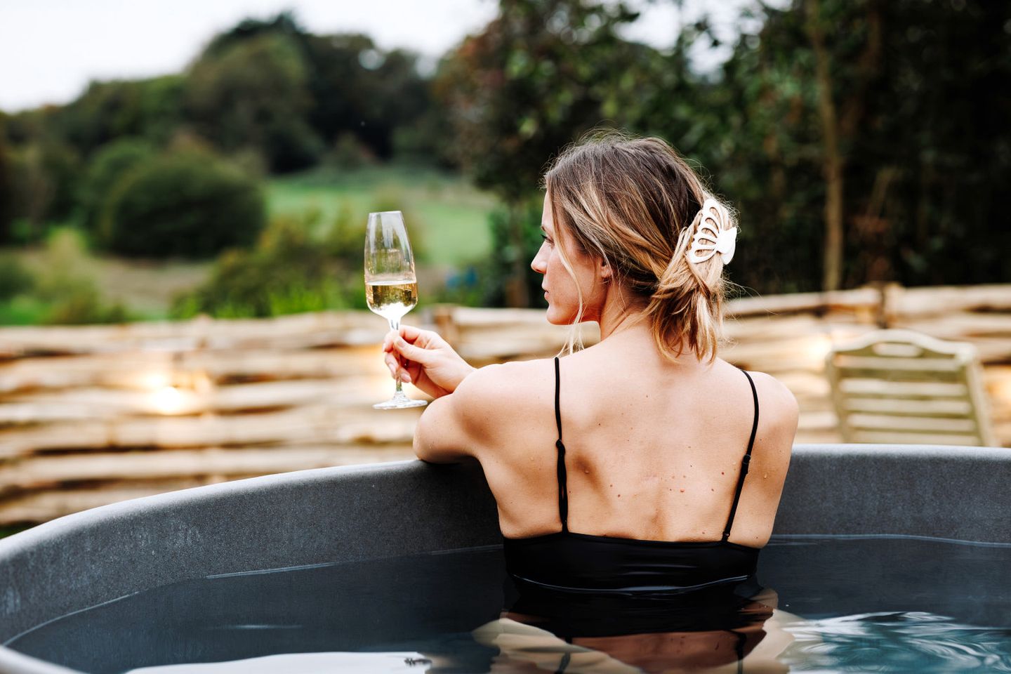 Secluded Luxury Lodge with Hot Tub, Sauna & Outdoor Cinema, Peaceful Retreat Near Binsted, England