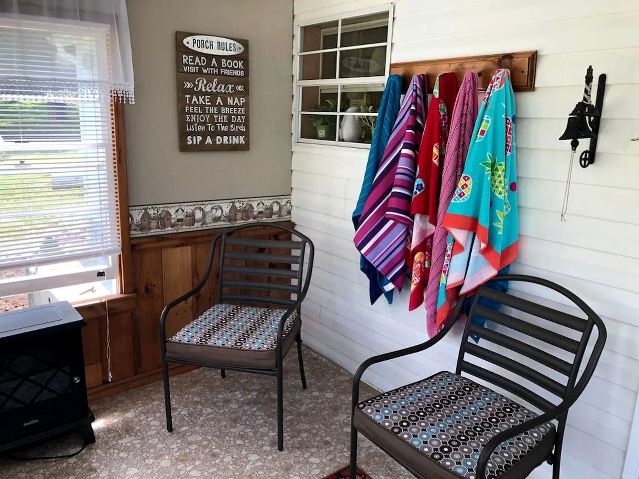Wine Country Cottage Overlooking the Lake in Starkey, New York