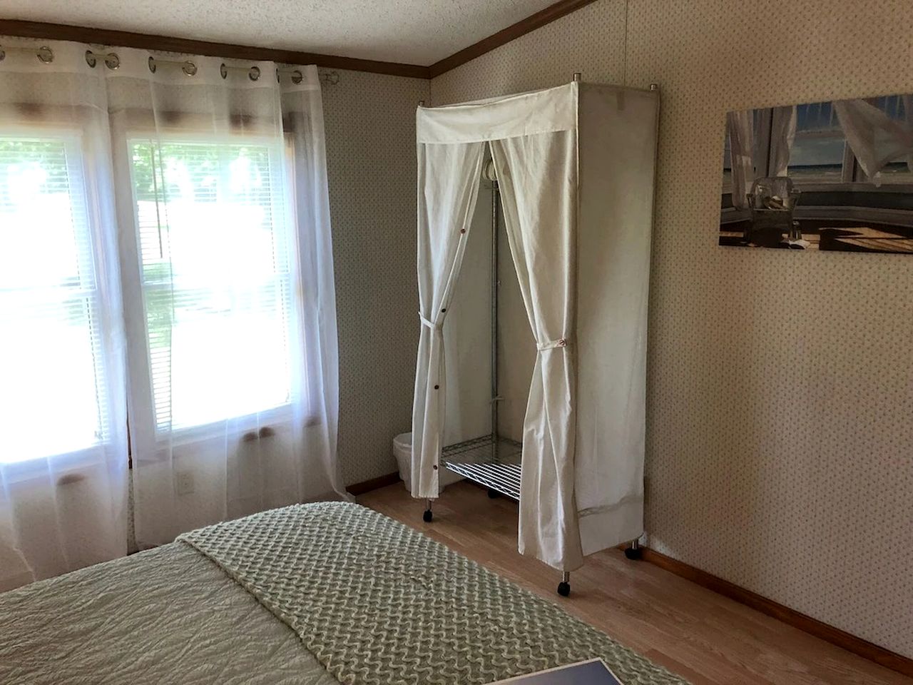 Wine Country Cottage Overlooking the Lake in Starkey, New York