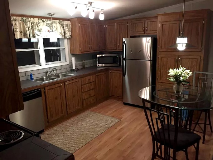 Cabins (Gordonsville, Virginia, United States)