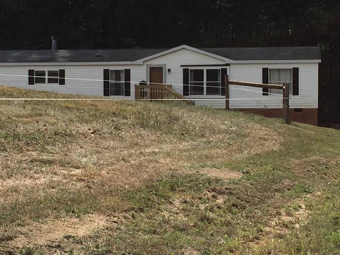 Cabins (Gordonsville, Virginia, United States)