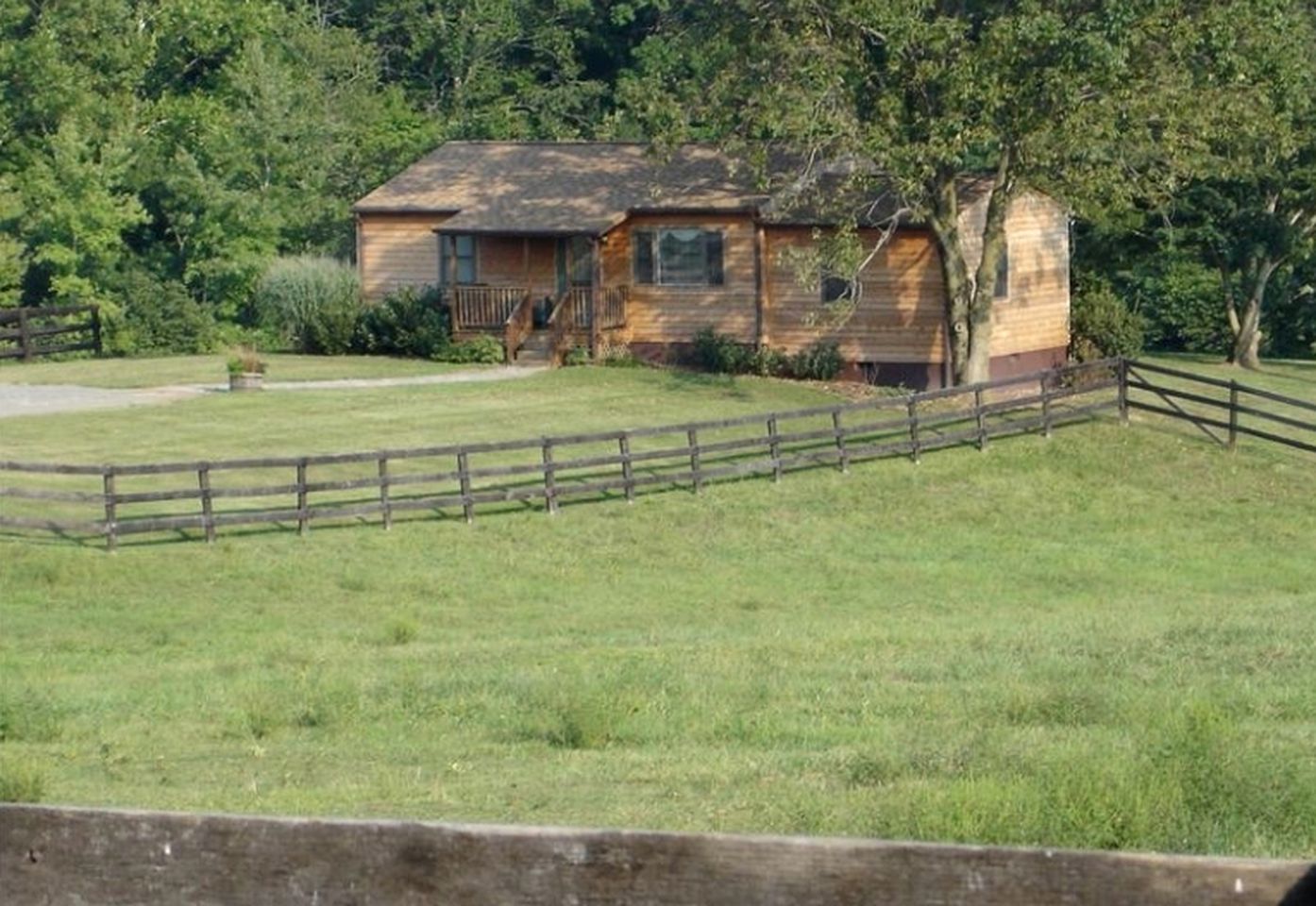 Charming Cottage Overlooking Gorgeous Citation Bass and Bream Pond near Charlottesville