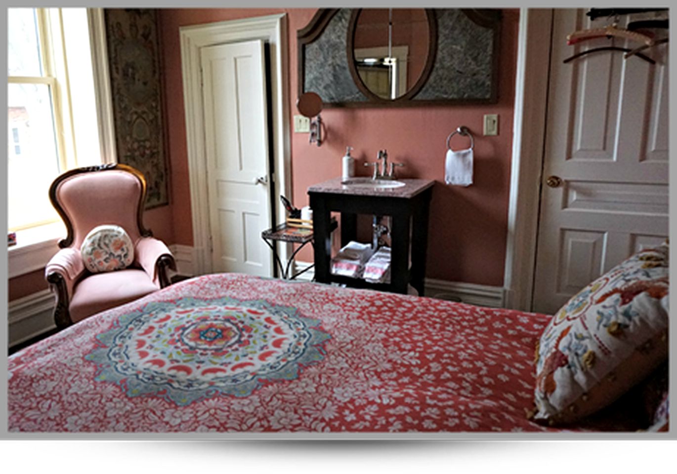 Lovely Room Rental in a Bed and Breakfast on Lake Erie, Ontario