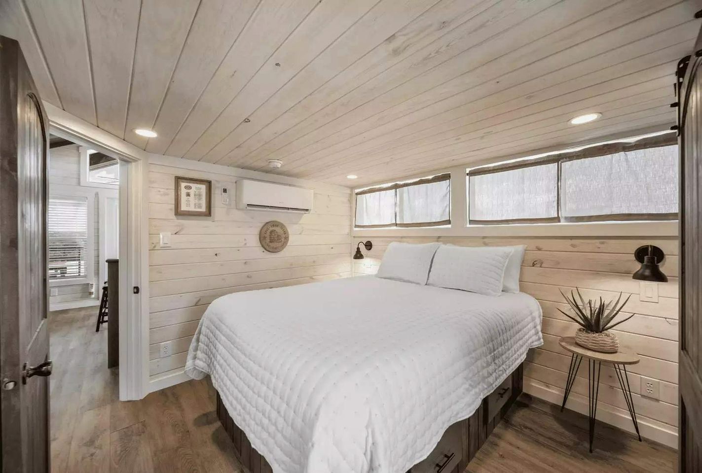 Refined Tiny Home Getaway with Resort Amenities Near Fredericksburg, TX