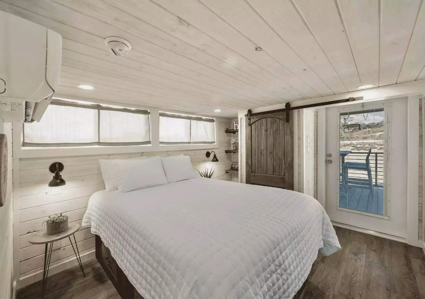 Refined Tiny Home Getaway with Resort Amenities Near Fredericksburg, TX