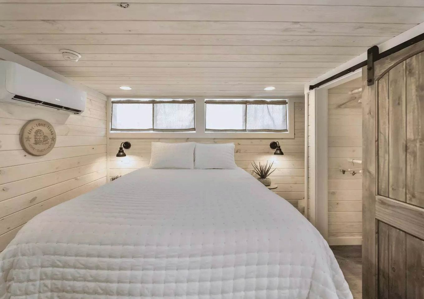 Refined Tiny Home Getaway with Resort Amenities Near Fredericksburg, TX