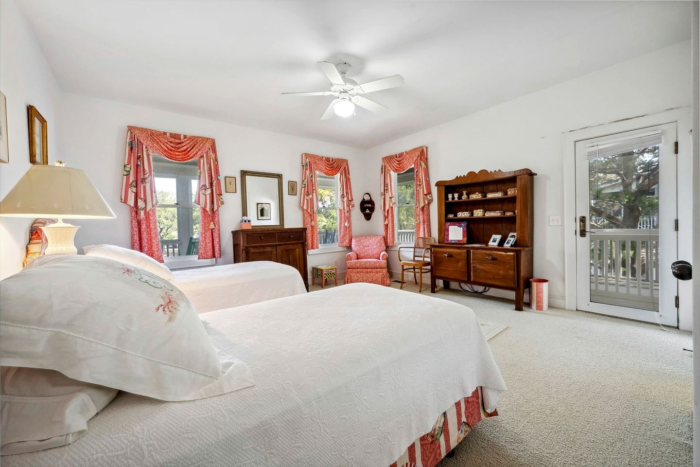 Stunning Beach House Settled Between Trees in Georgetown, South Carolina