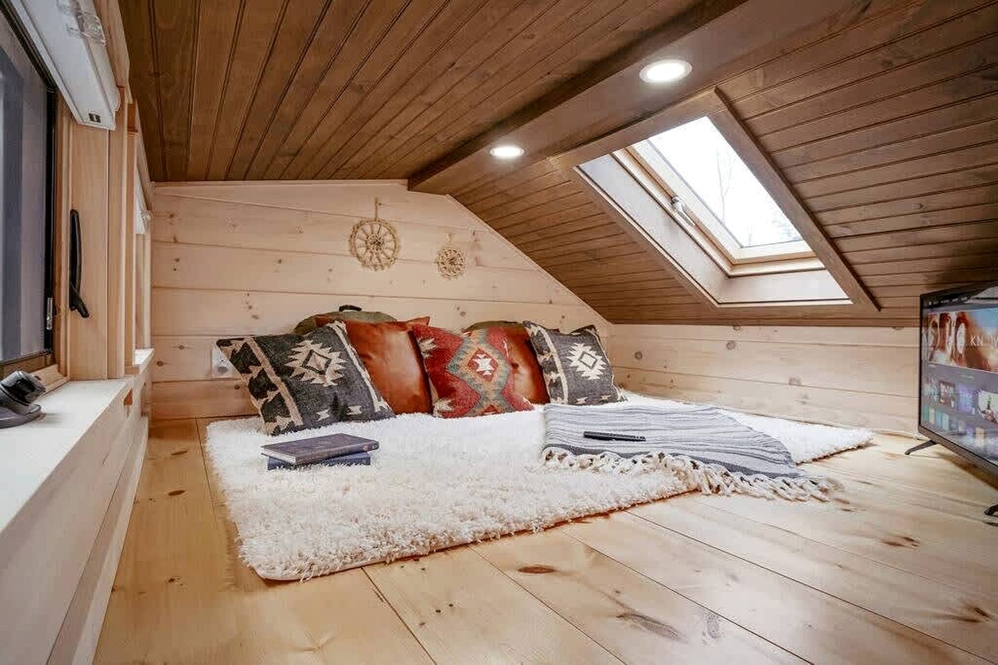 Stunning Cedar Tiny House with Sauna Access for a Romantic Getaway in Chester, Vermont