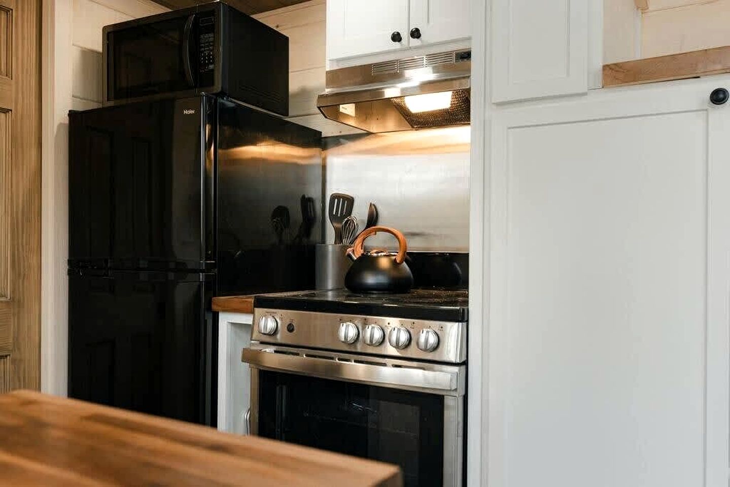 Stunning Cedar Tiny House with Sauna Access for a Romantic Getaway in Chester, Vermont