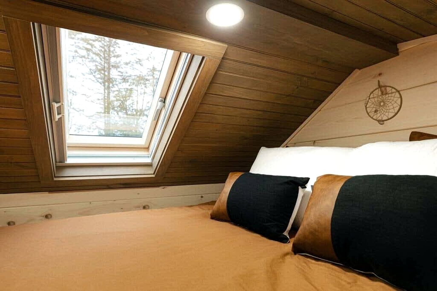 Stunning Cedar Tiny House with Sauna Access for a Romantic Getaway in Chester, Vermont