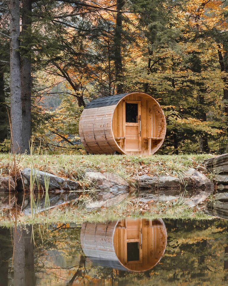 Stunning Cedar Tiny House with Sauna Access for a Romantic Getaway in Chester, Vermont