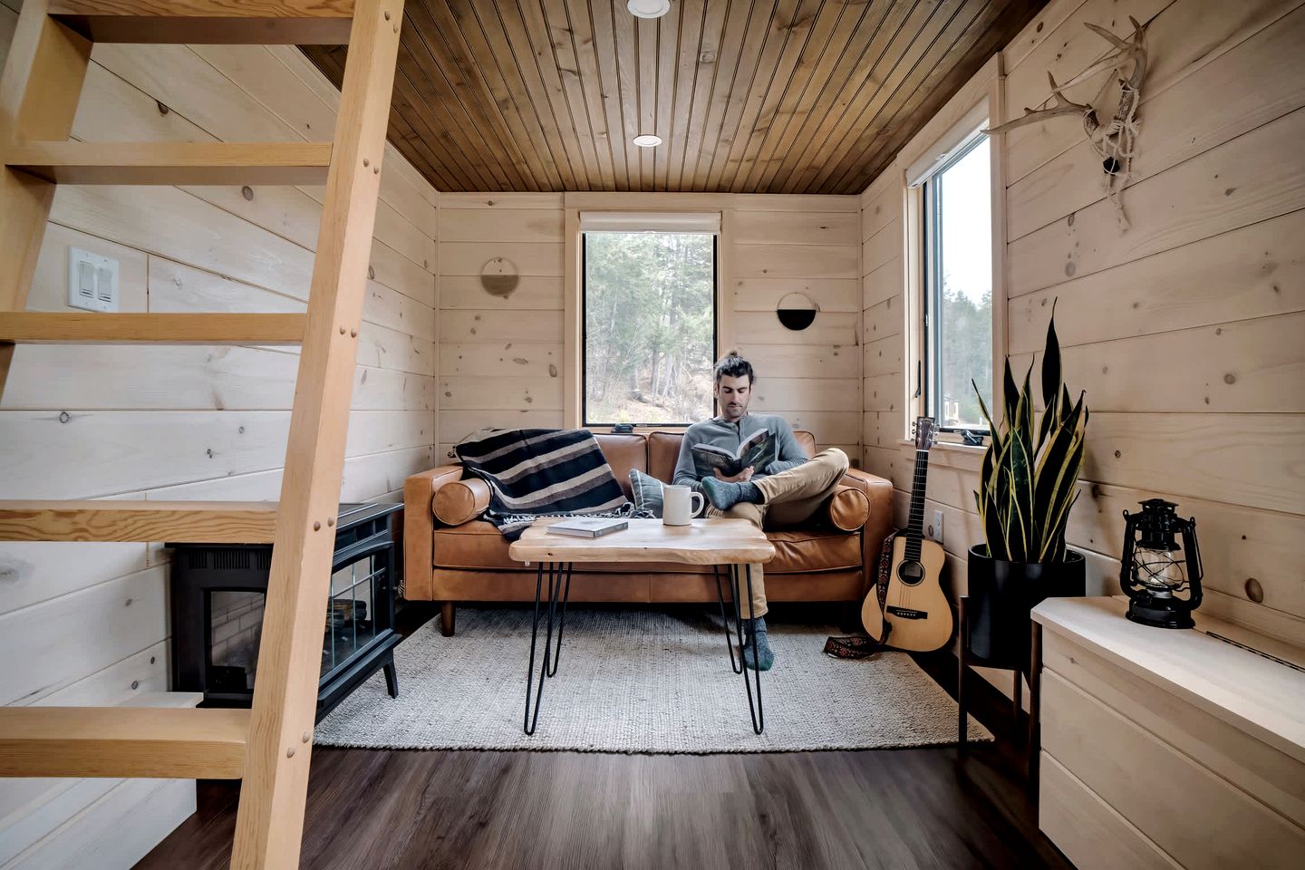 Stunning Cedar Tiny House with Sauna Access for a Romantic Getaway in Chester, Vermont