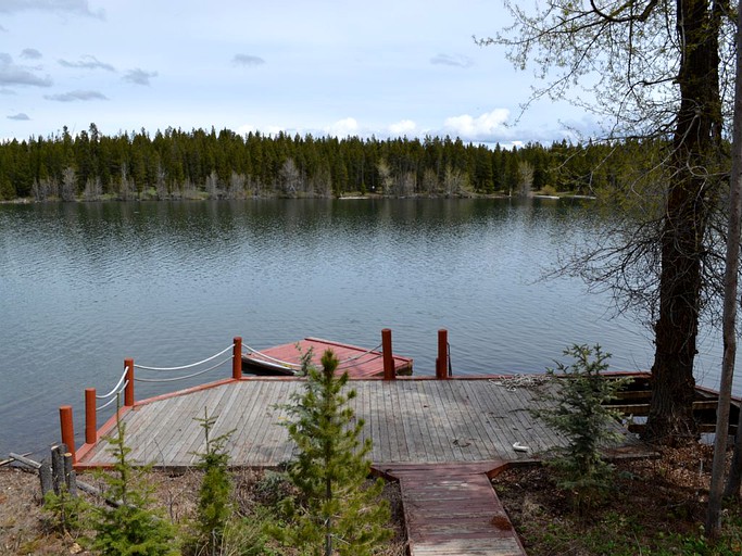 Cabins (Island Park, Idaho, United States)