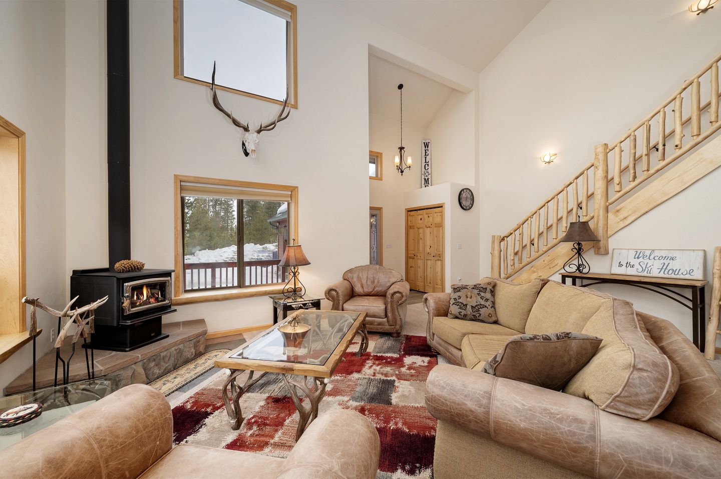 Perfect and Luminous Mountain Cabin with Breathtaking Views of the Colorado Rocky Mountains and the Shadow Mountain Lake, Colorado