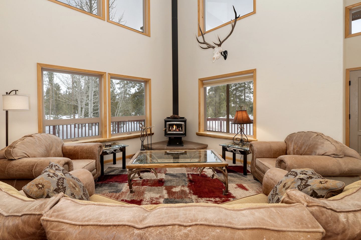 Perfect and Luminous Mountain Cabin with Breathtaking Views of the Colorado Rocky Mountains and the Shadow Mountain Lake, Colorado
