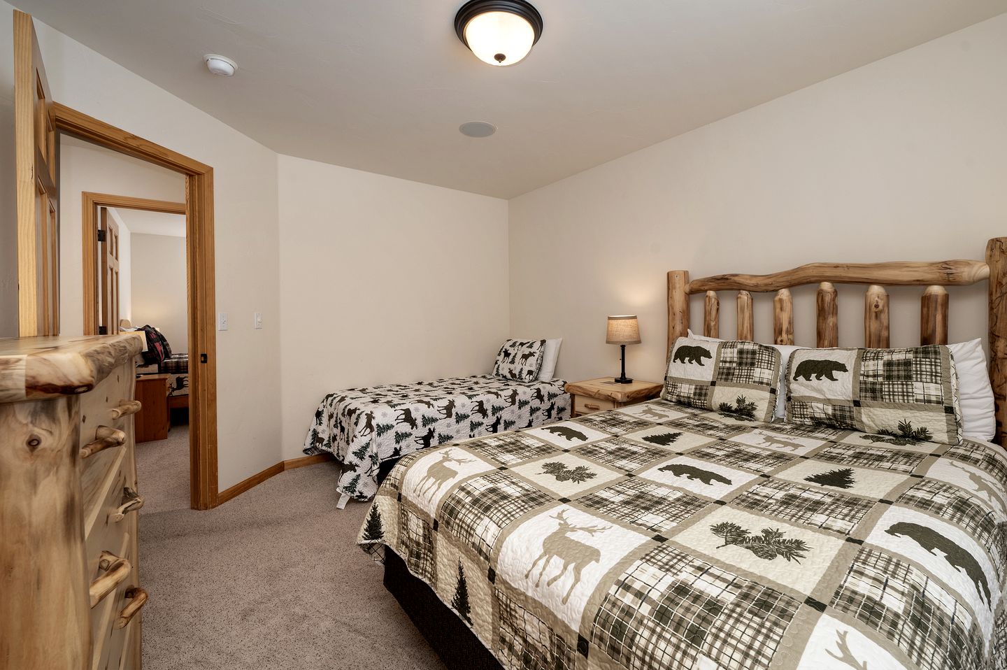 Perfect and Luminous Mountain Cabin with Breathtaking Views of the Colorado Rocky Mountains and the Shadow Mountain Lake, Colorado