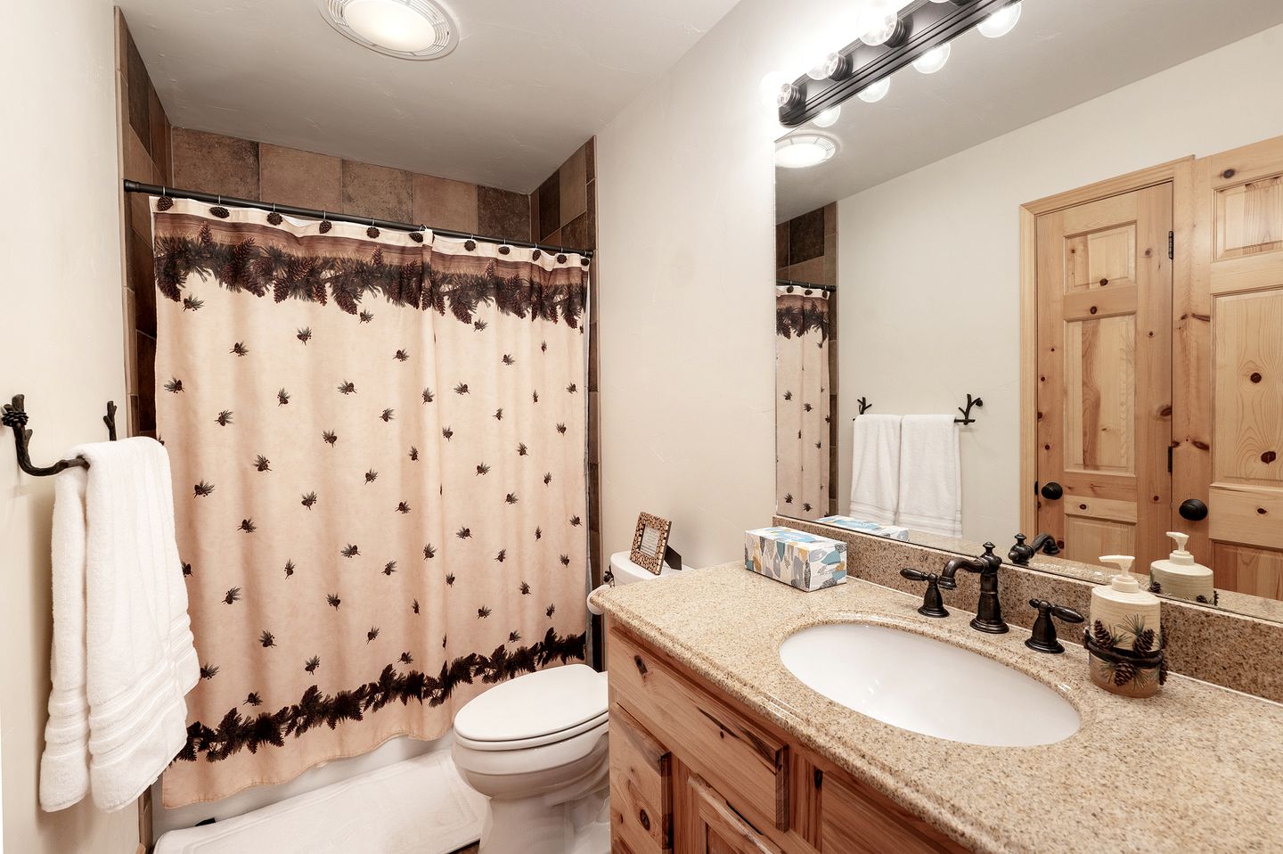 Perfect and Luminous Mountain Cabin with Breathtaking Views of the Colorado Rocky Mountains and the Shadow Mountain Lake, Colorado