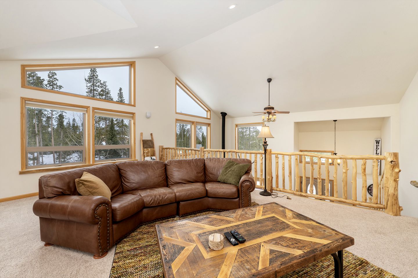 Perfect and Luminous Mountain Cabin with Breathtaking Views of the Colorado Rocky Mountains and the Shadow Mountain Lake, Colorado