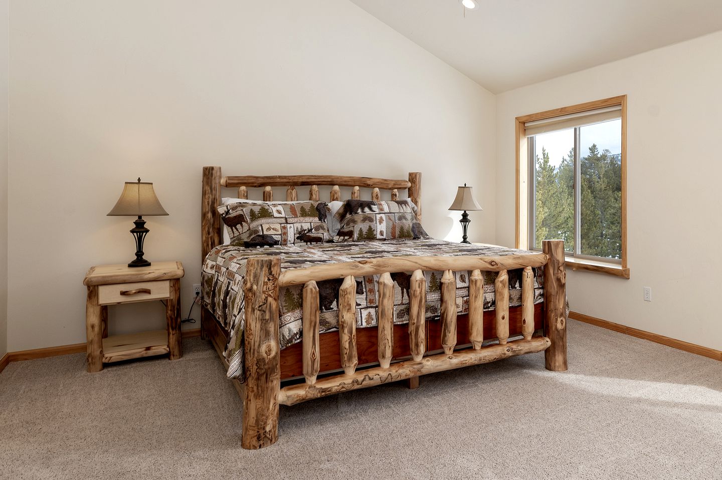 Perfect and Luminous Mountain Cabin with Breathtaking Views of the Colorado Rocky Mountains and the Shadow Mountain Lake, Colorado