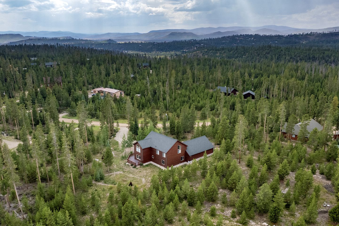 Perfect and Luminous Mountain Cabin with Breathtaking Views of the Colorado Rocky Mountains and the Shadow Mountain Lake, Colorado