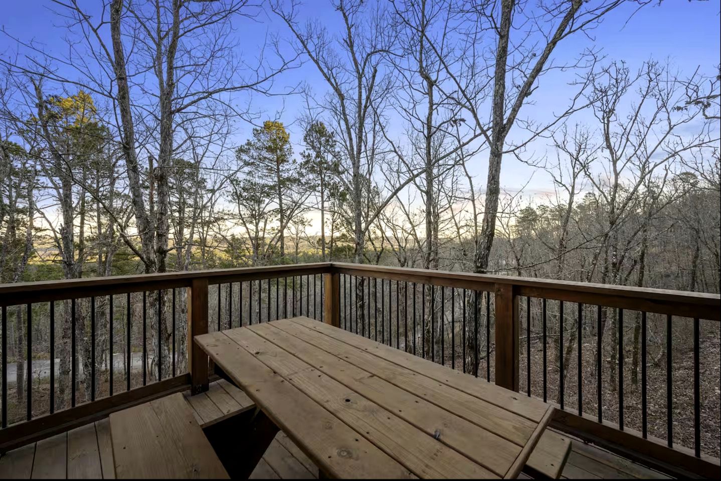 Beautiful Log Cabin with Private Hot Tub, Fire Pit, and Spacious Balcony, Perfect for a Luxury Mountain Retreat
