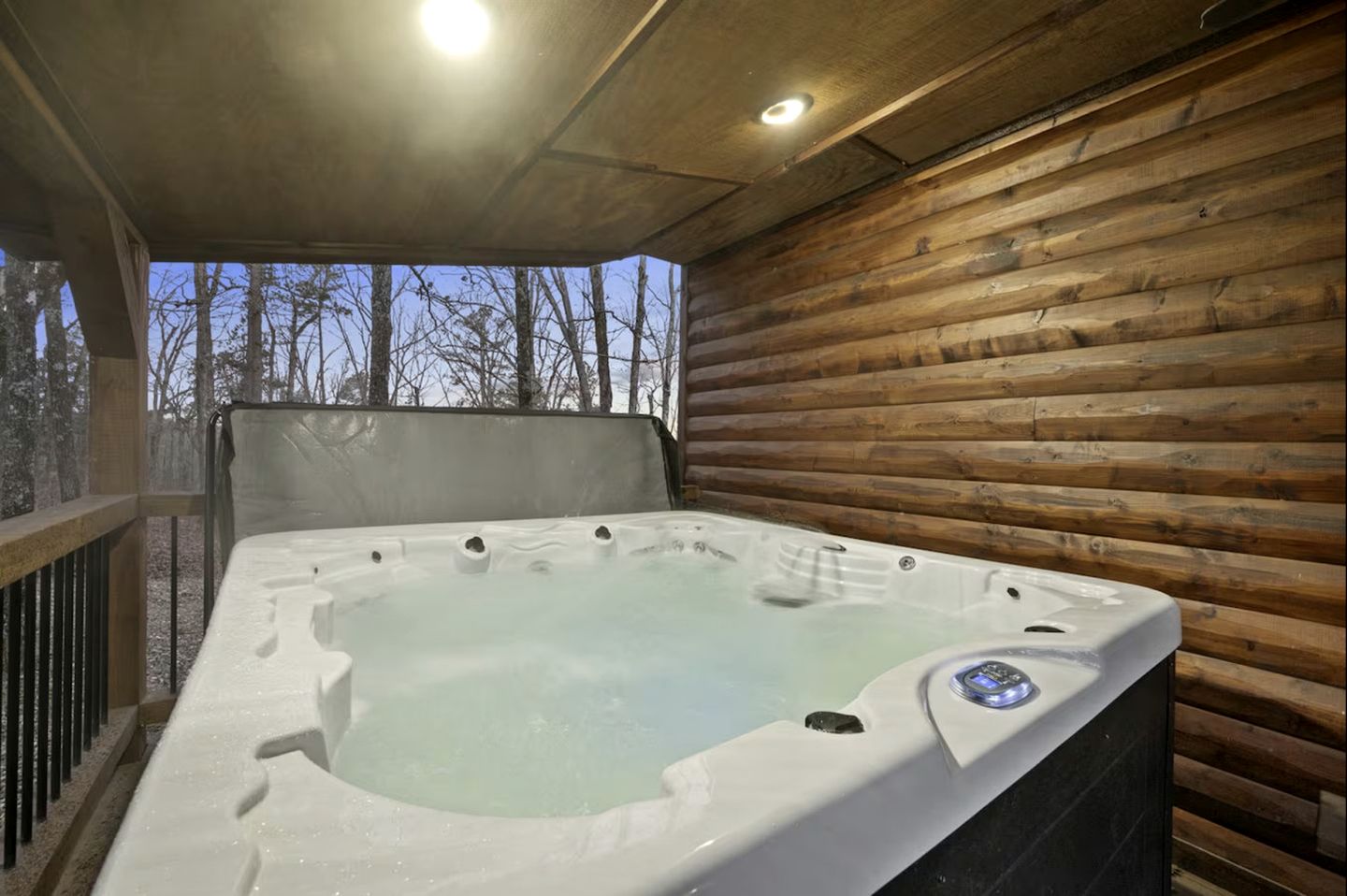 Beautiful Log Cabin with Private Hot Tub, Fire Pit, and Spacious Balcony, Perfect for a Luxury Mountain Retreat