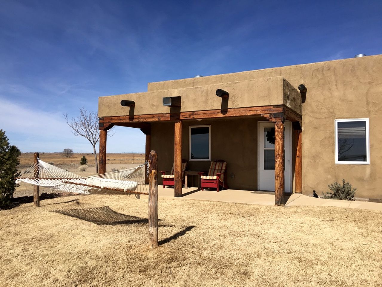 Serene and Secluded Cottage on Lake Meredith in Sugar City, Colorado