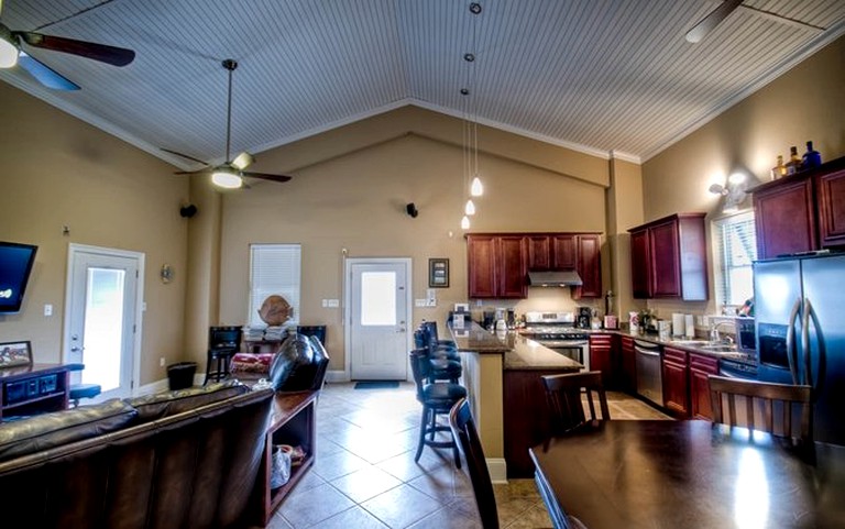 Cabins (Port Sulphur, Louisiana, United States)