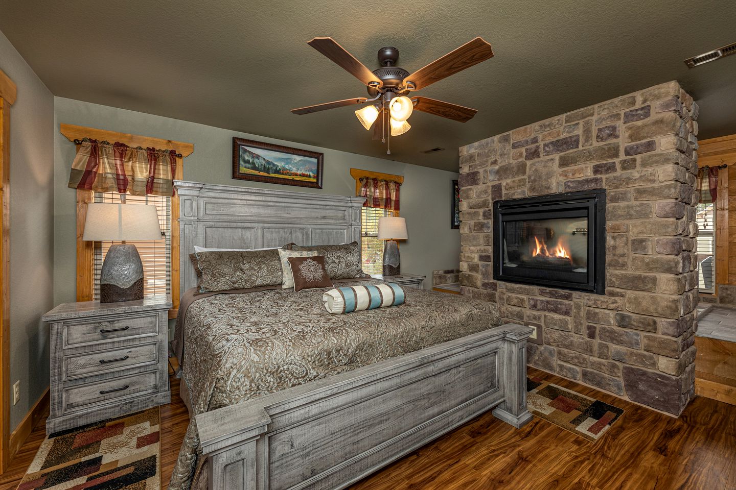 Luxurious Cabin with Firepit, Foosball Table and Barbecue in Gatlinburg, Tennessee