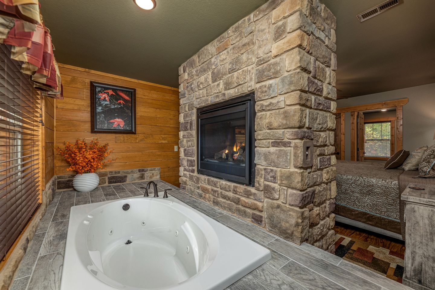 Luxurious Cabin with Firepit, Foosball Table and Barbecue in Gatlinburg, Tennessee
