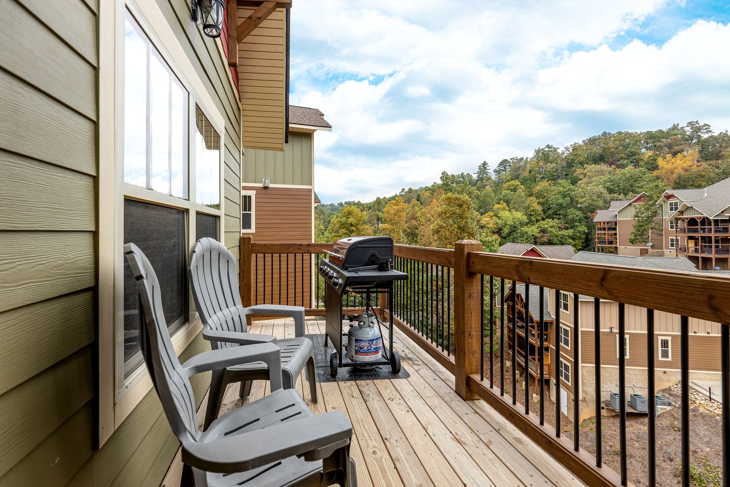 Luxurious Cabin with Firepit, Foosball Table and Barbecue in Gatlinburg, Tennessee