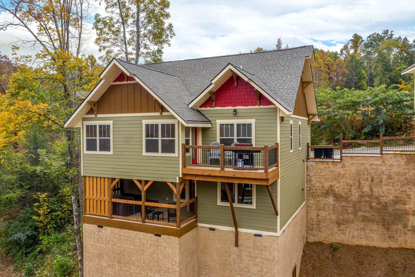 Luxurious Cabin with Firepit, Foosball Table and Barbecue in Gatlinburg, Tennessee