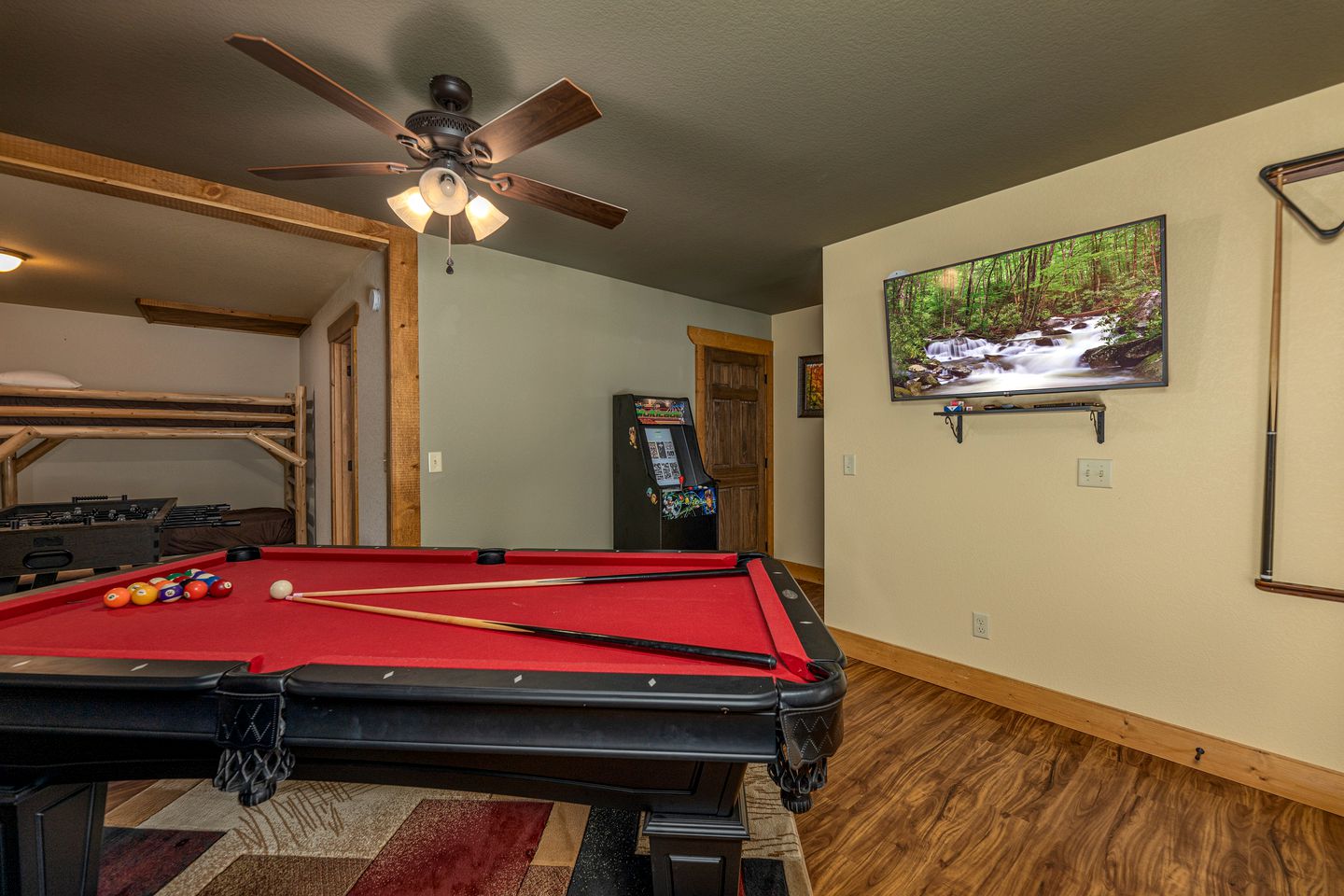 Luxurious Cabin with Firepit, Foosball Table and Barbecue in Gatlinburg, Tennessee