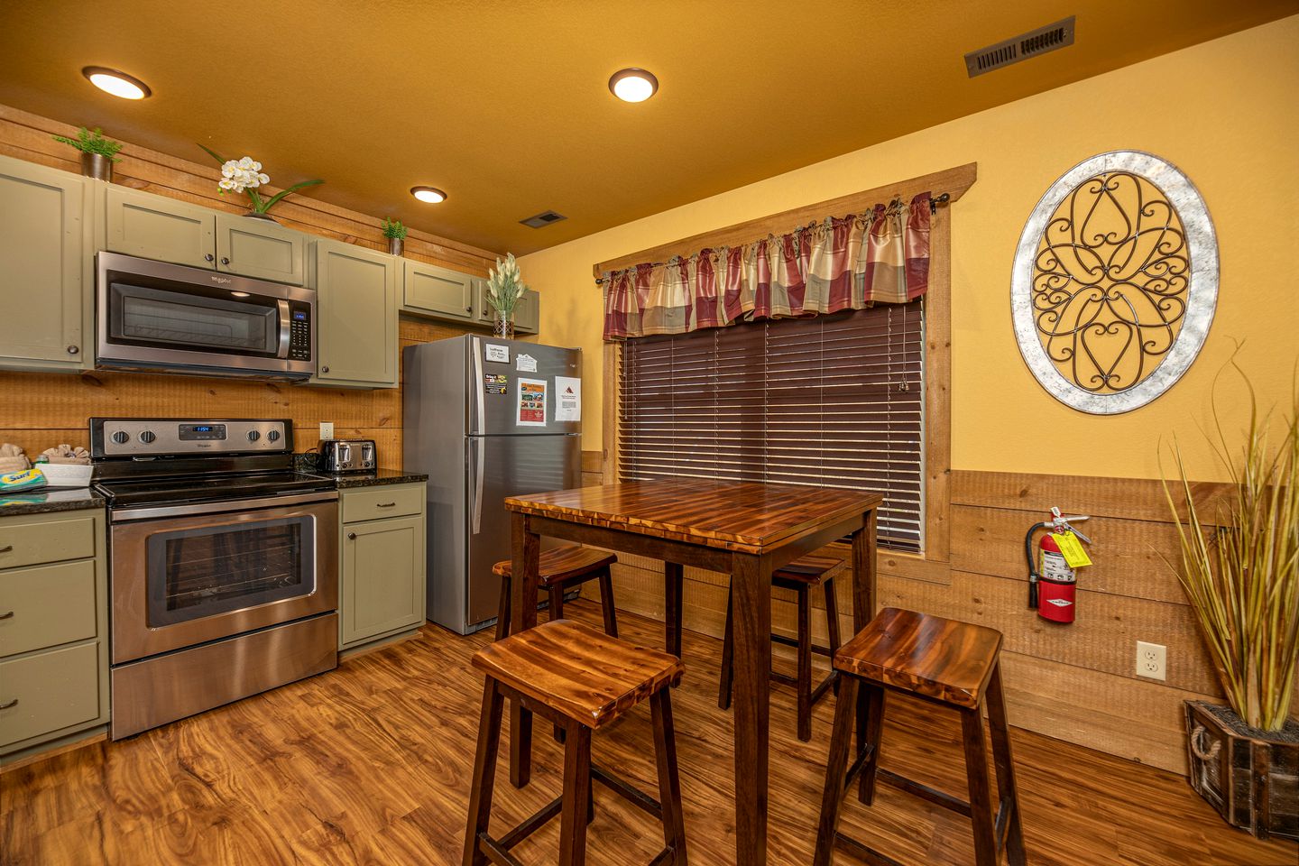 Luxurious Cabin with Firepit, Foosball Table and Barbecue in Gatlinburg, Tennessee