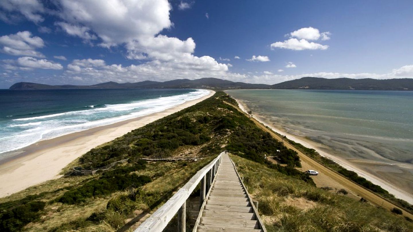 Secluded Cabin Rental with Breathtaking Views on North Bruny Island, Tasmania