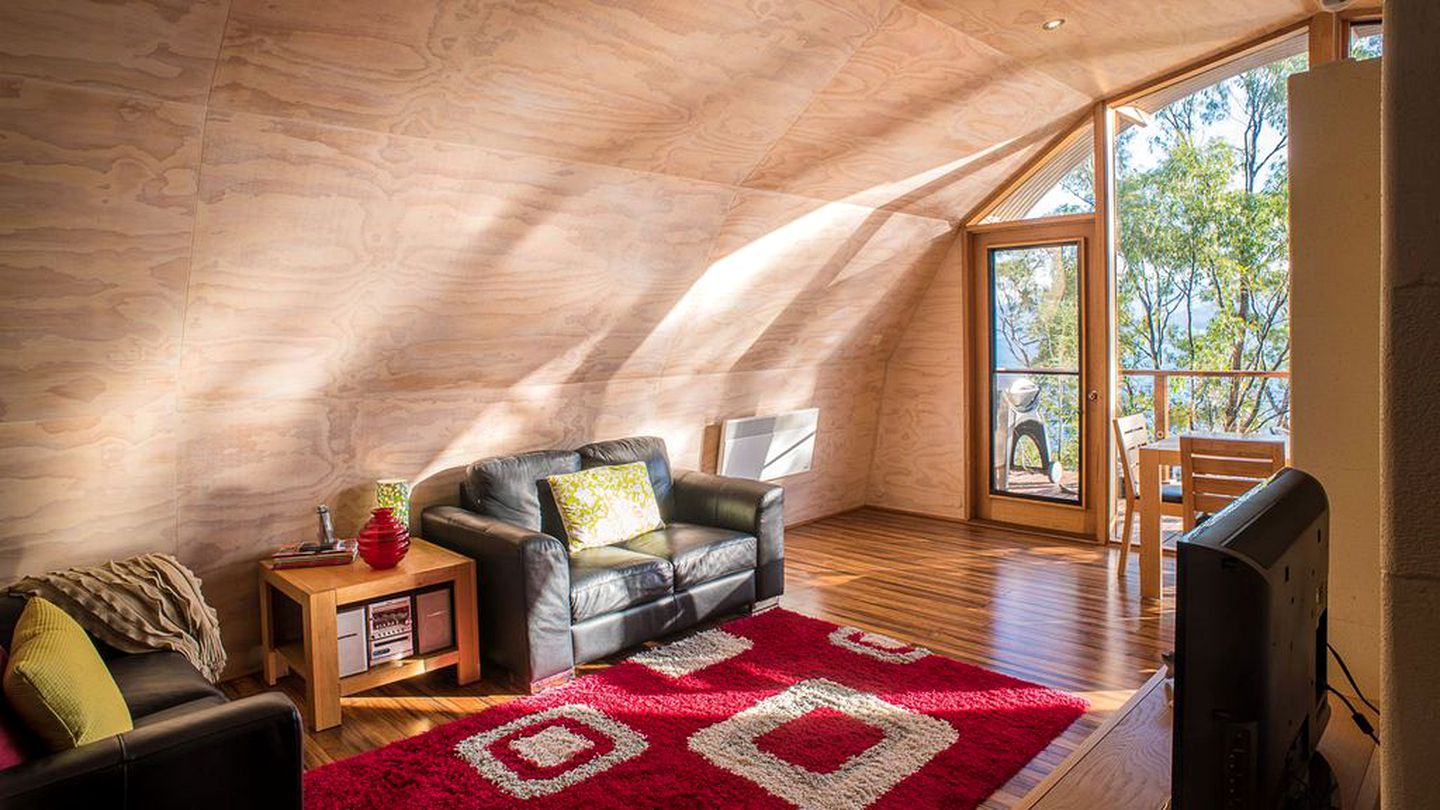 Secluded Cabin Rental with Breathtaking Views on North Bruny Island, Tasmania