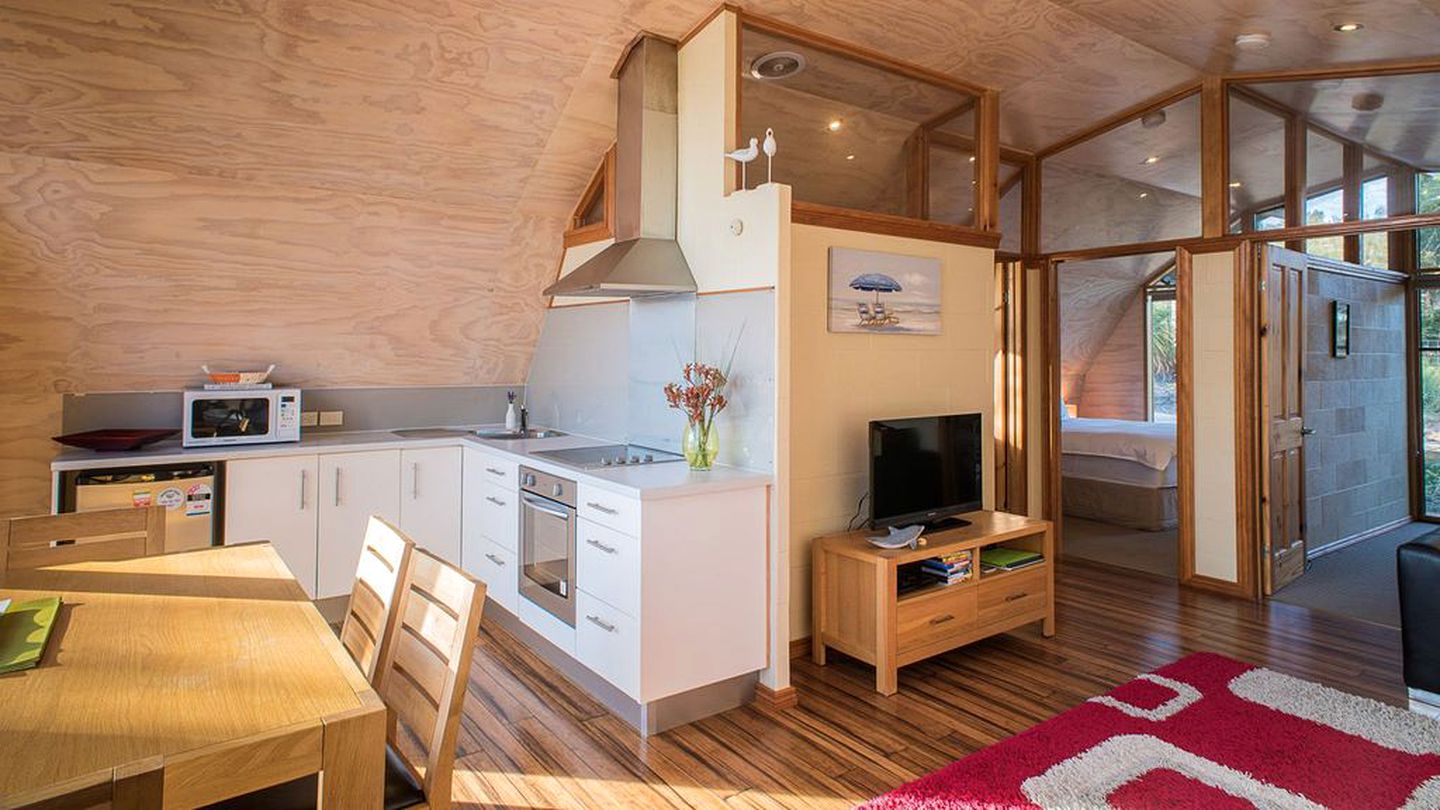 Secluded Cabin Rental with Breathtaking Views on North Bruny Island, Tasmania