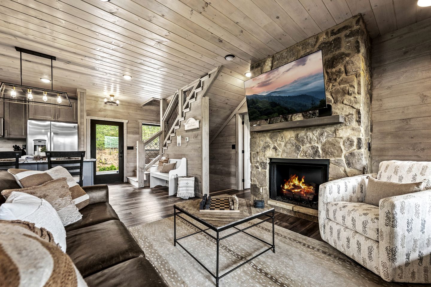 Beautiful Cabin with Stunning Sights and Hot-tub in Sevierville, Tennessee