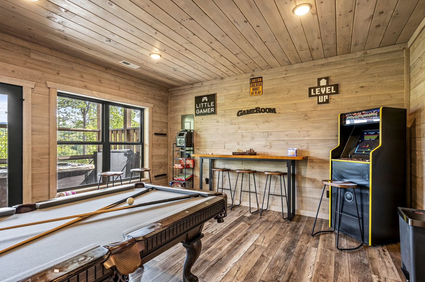Beautiful Cabin with Stunning Sights and Hot-tub in Sevierville, Tennessee