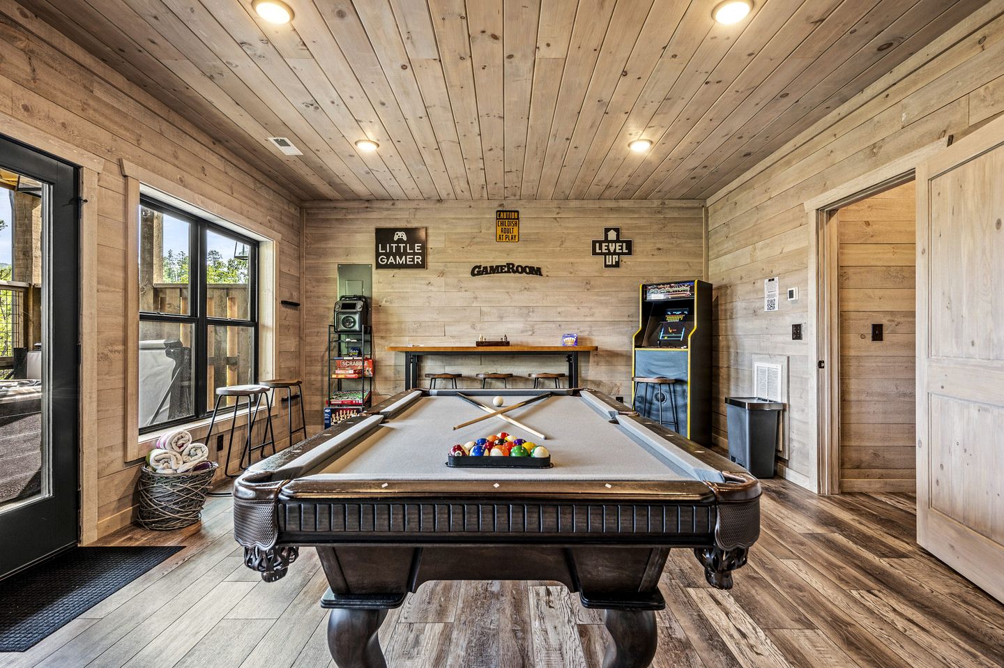 Beautiful Cabin with Stunning Sights and Hot-tub in Sevierville, Tennessee