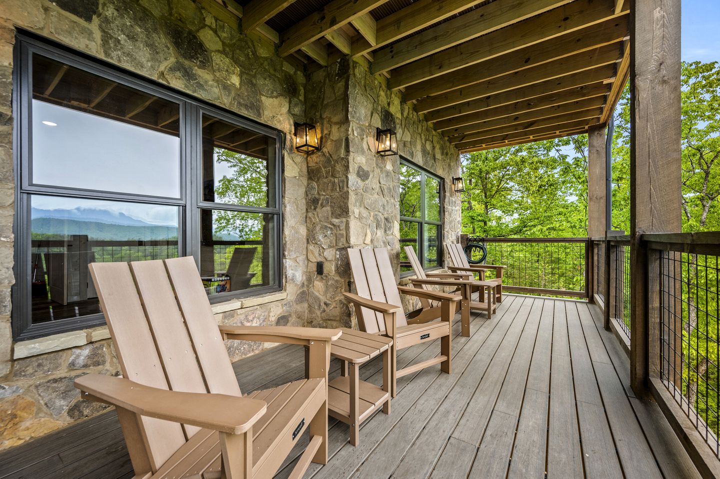 Beautiful Cabin with Stunning Sights and Hot-tub in Sevierville, Tennessee