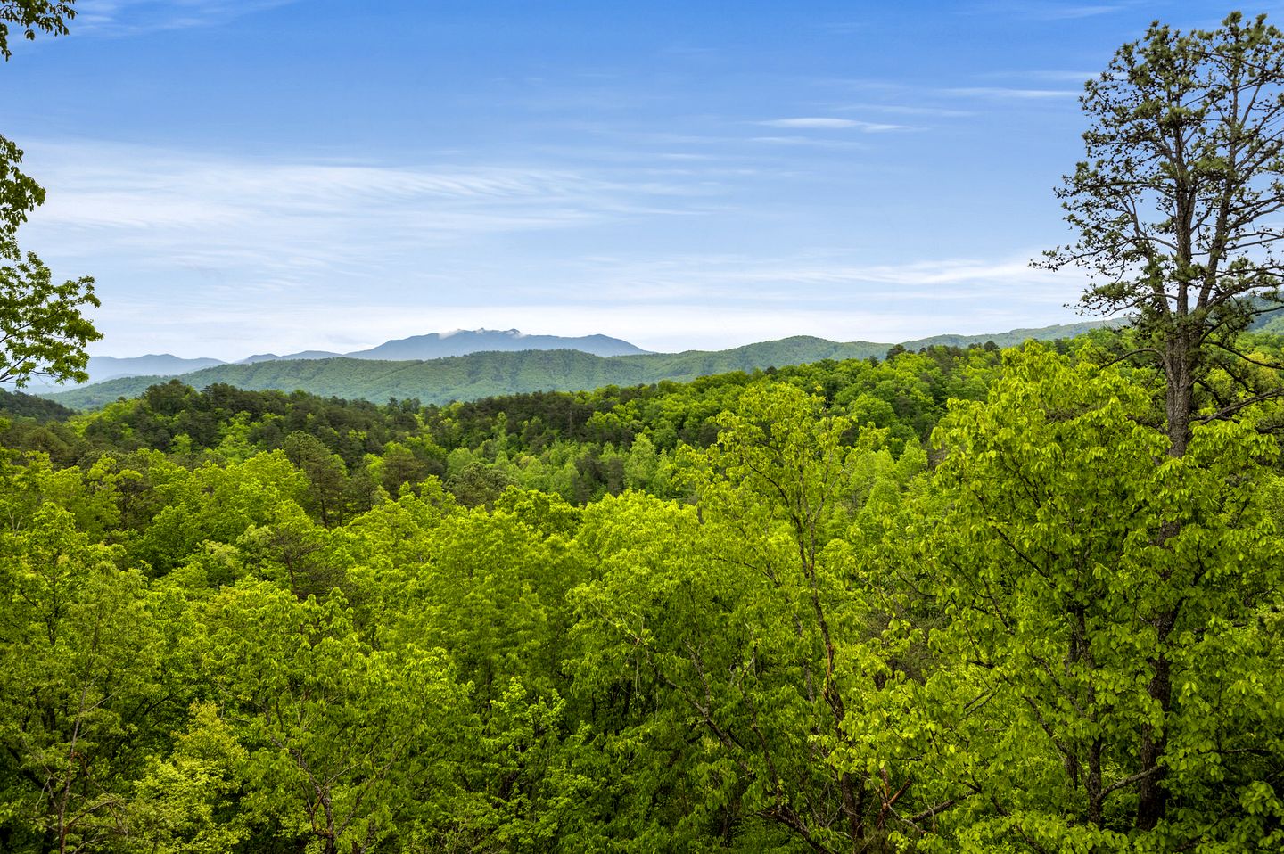 Beautiful Cabin with Stunning Sights and Hot-tub in Sevierville, Tennessee