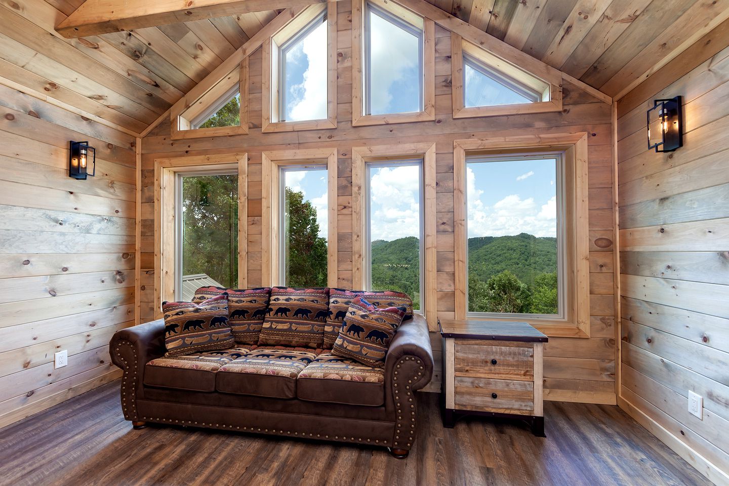 Sevierville Splendor: Luxurious Cabin Getaway Offering Breathtaking Views and Unparalleled Amenities
