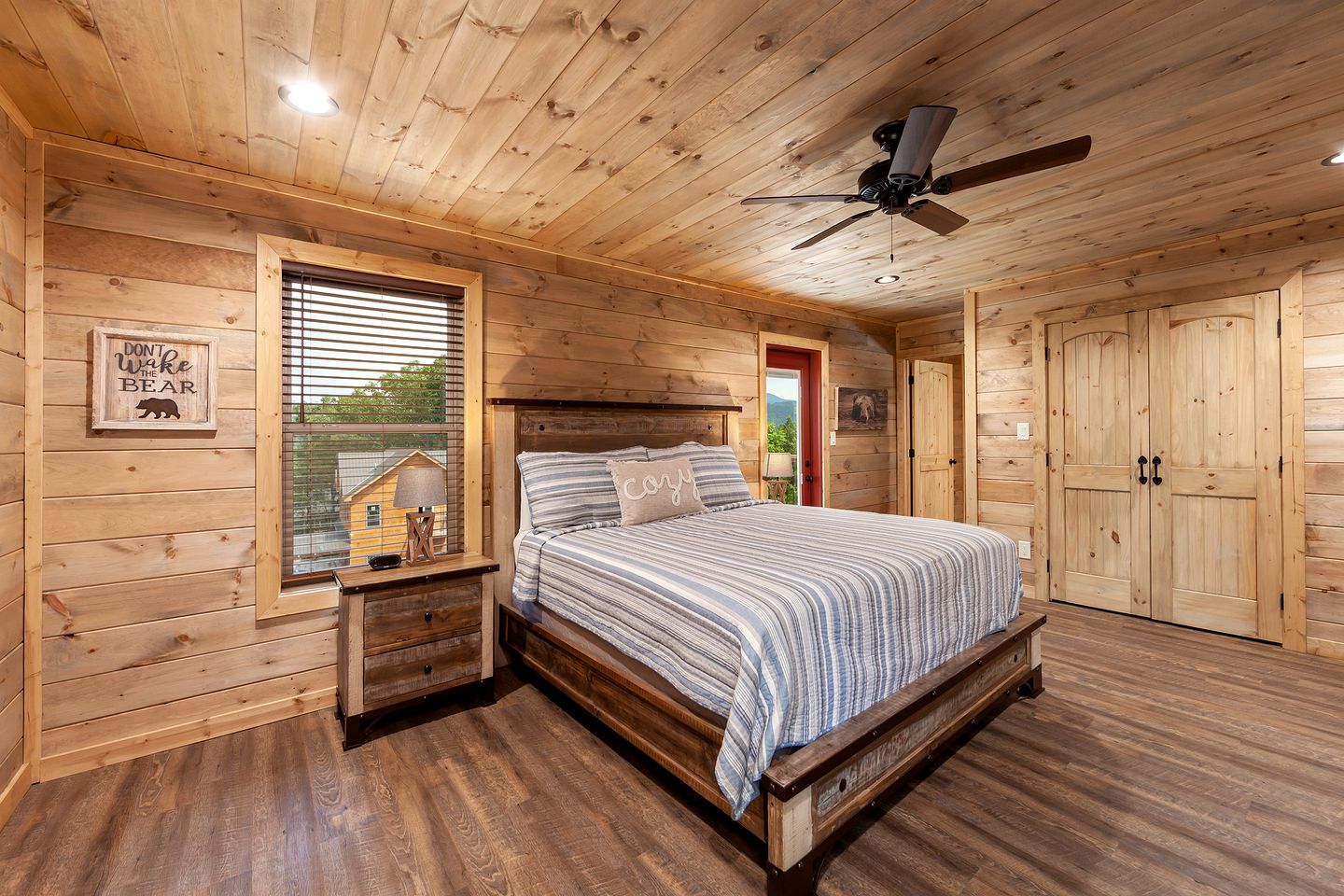 Sevierville Splendor: Luxurious Cabin Getaway Offering Breathtaking Views and Unparalleled Amenities