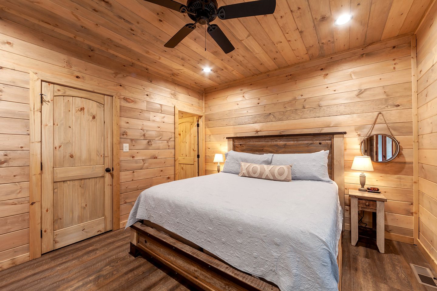 Sevierville Splendor: Luxurious Cabin Getaway Offering Breathtaking Views and Unparalleled Amenities